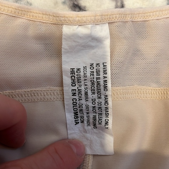 Sonryse Small Faja Compression Post Surgery Liposuction Tummy Tuck Bodysuit - Picture 8 of 11